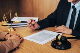 divorce lawyer in saket court